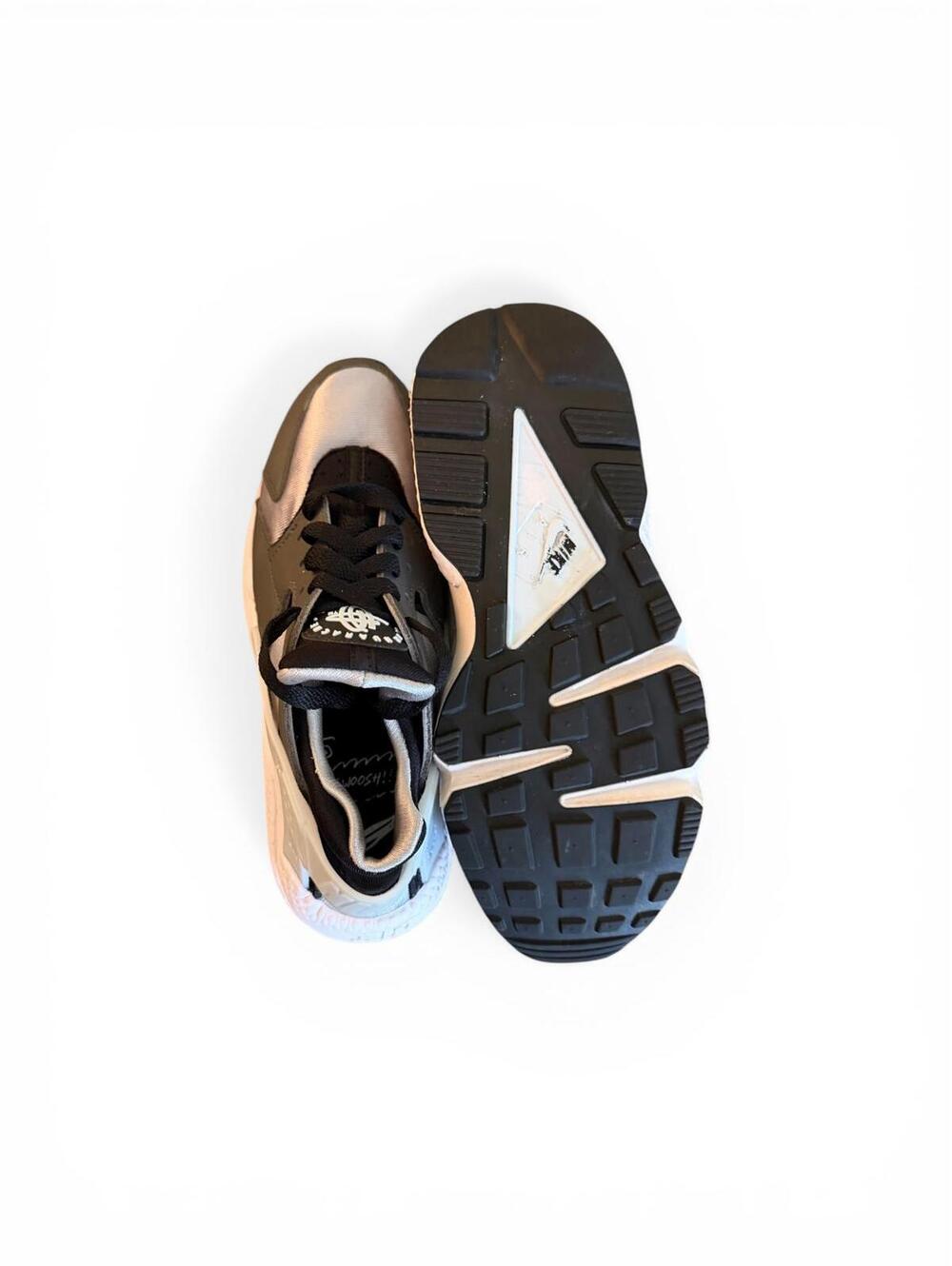 Nike Air Huarache Black/Light Smoke Grey/Blue Tint/Iron Grey Colorway, Size 5.5 - Picture 6 of 9
